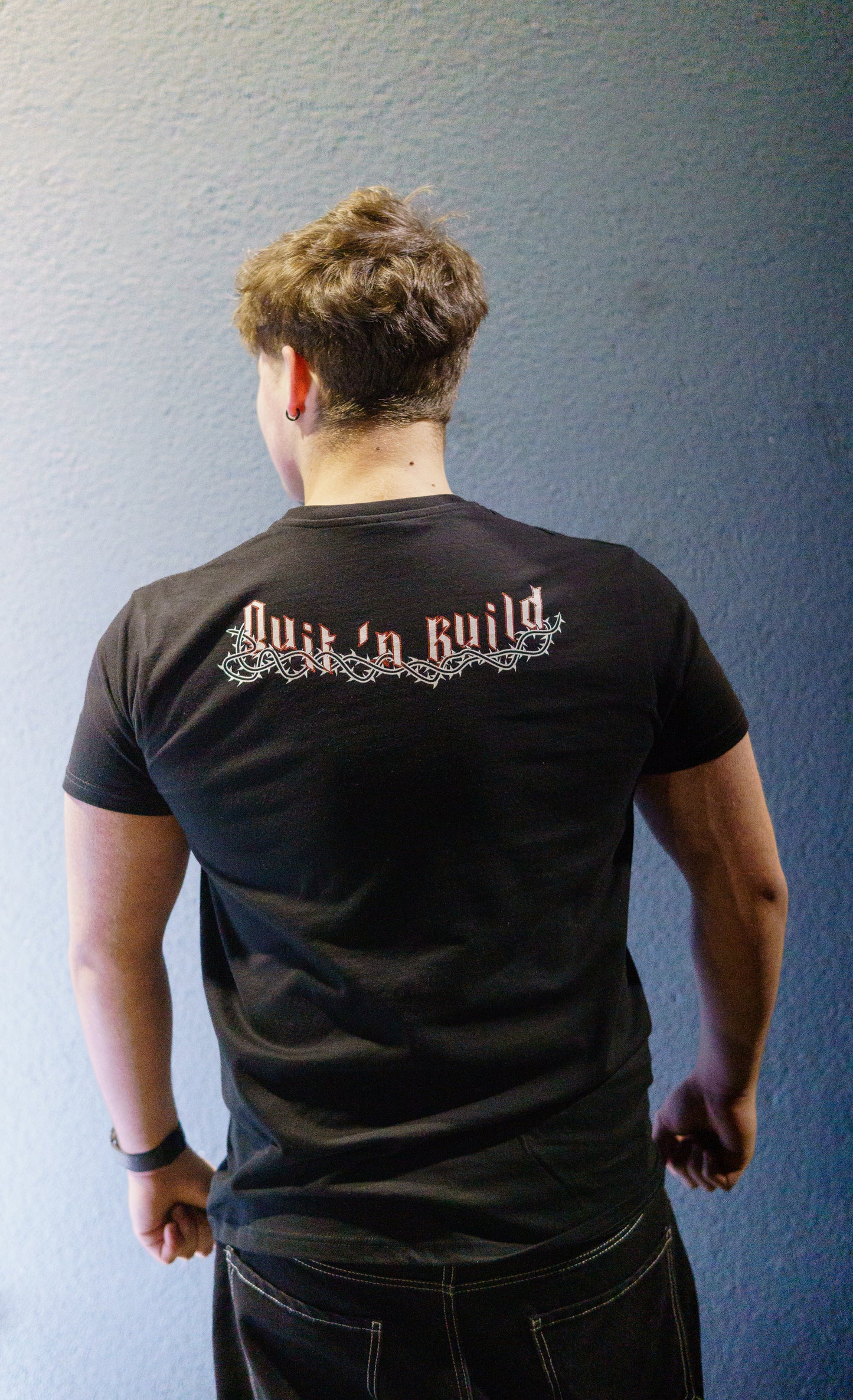 QUIT 'N BUILD DEFIANCE TEE MEN